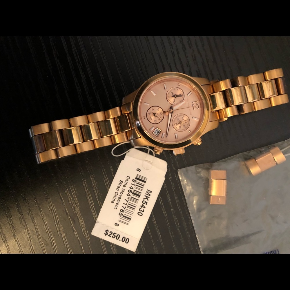 Michael Kors rose gold watch - Picture 5 of 7